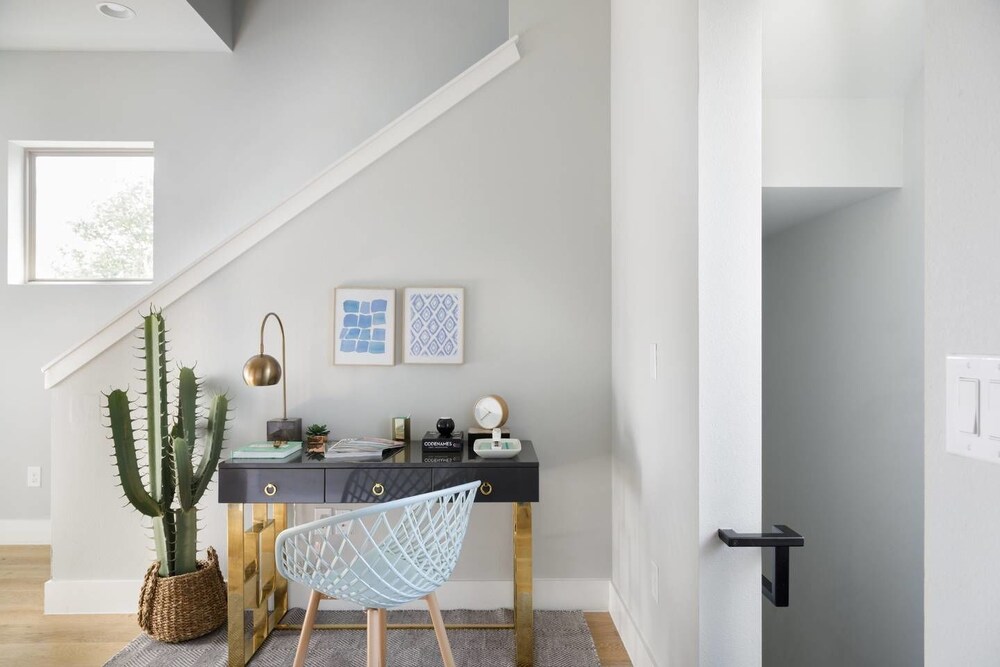 Enjoy A Curated Designer Home With Rooftop Deck - thumb 5