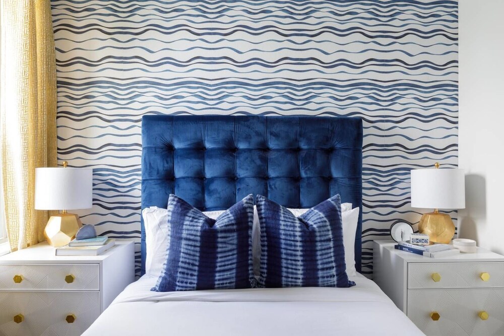 Enjoy A Curated Designer Home With Rooftop Deck - thumb 4