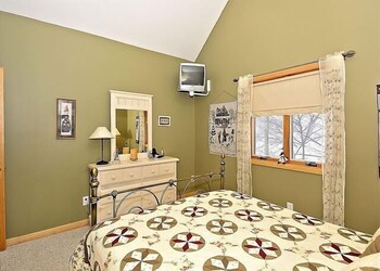 Ski Bums Inn - thumb 2