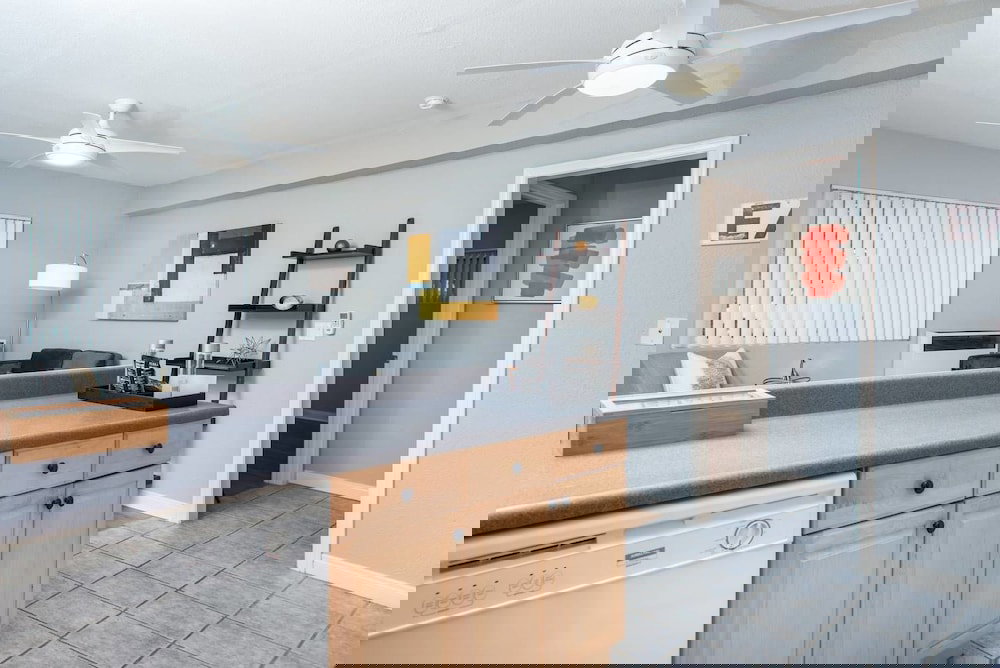 Quaint 1 BR Steps To PB By Domio - thumb 3