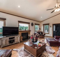 Mountain Views - Three Bedroom Cabin with Hot Tub - China Accommodation