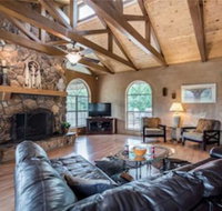 Blue Bear Retreat Eight Bedroom Cabin - China Accommodation