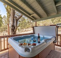 Wild Horse Retreat Two Bedroom Cabin with Hot Tub - China Accommodation