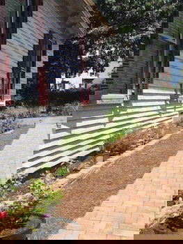 White_fence_english_ivy_cottage - thumb 0