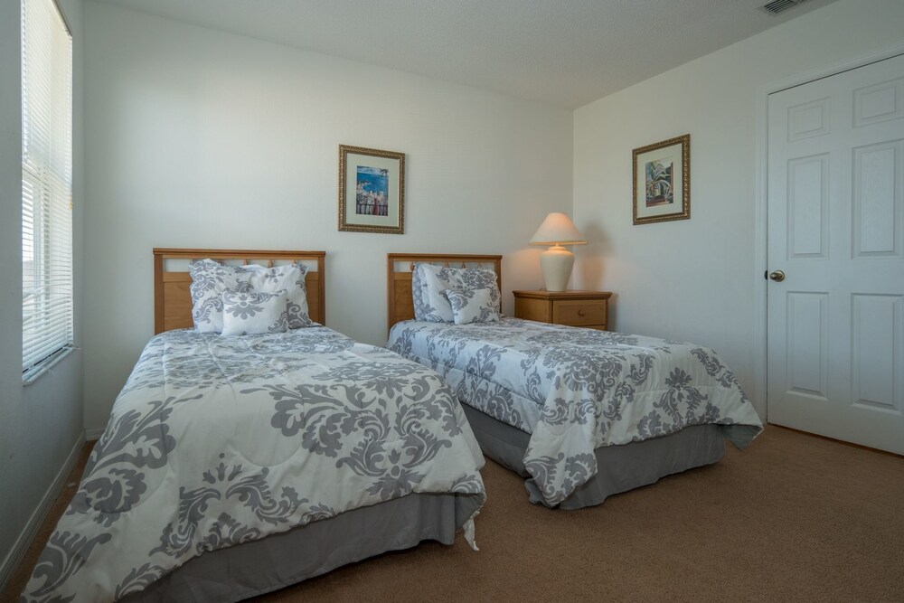 HL1002BD Hampton Lakes Seven Bedroom Home - thumb 4