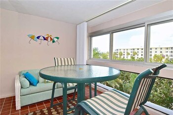 Palm Bay Club G34 One Bedroom Condo - thumb 3