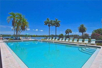 Palm Bay Club G34 One Bedroom Condo - thumb 0