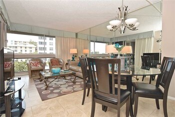 Palm Bay Club G34 One Bedroom Condo - thumb 4