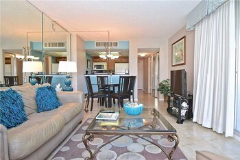 Palm Bay Club G34 One Bedroom Condo - thumb 5