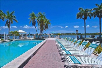 Palm Bay Club G34 One Bedroom Condo - thumb 1