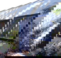 Charming 2br/2ba Cottage - Close to the Beach - Tourism Bookings