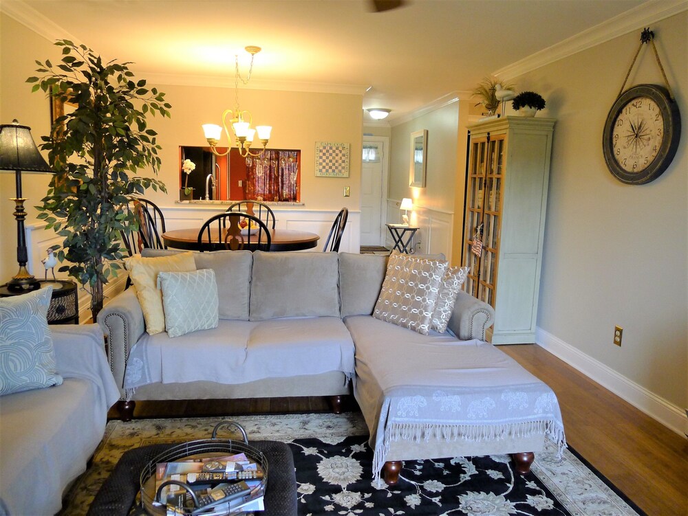 112 Chilton 2 Bedroom Condo - thumb 5