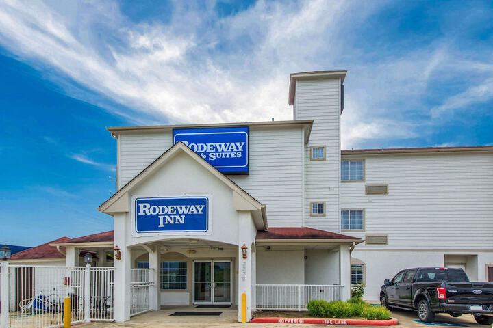Rodeway Inn & Suites - thumb 1