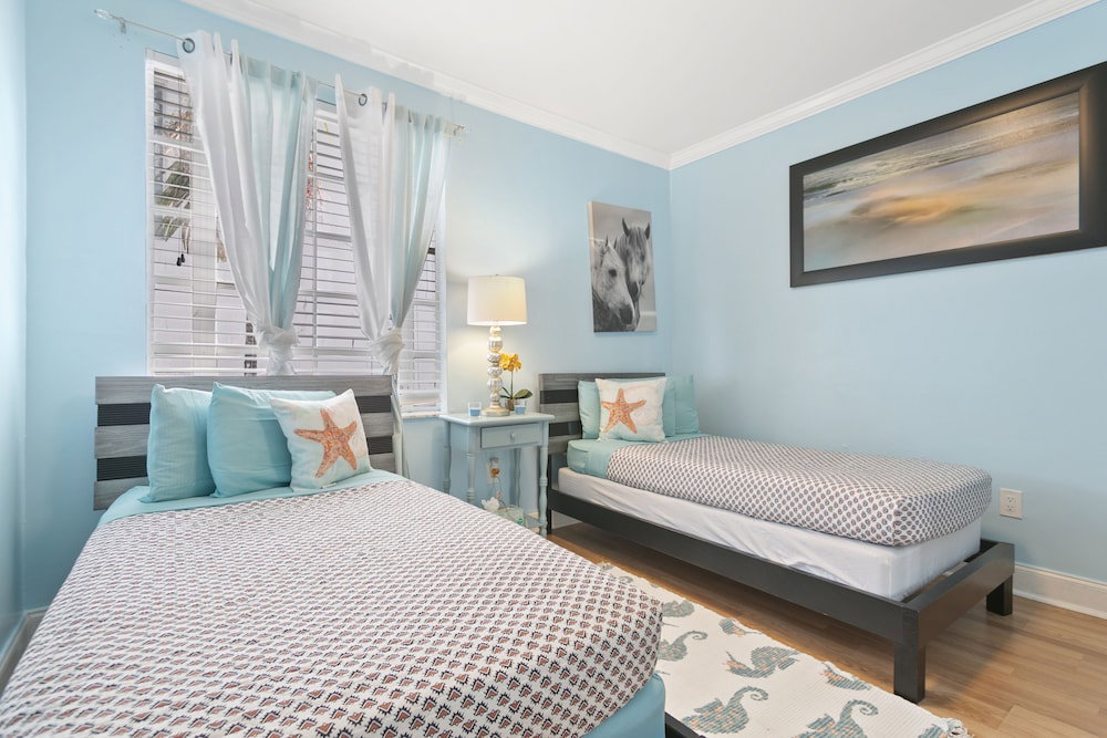 2 Bedroom Deluxe Apt On Collins Ave - thumb 5