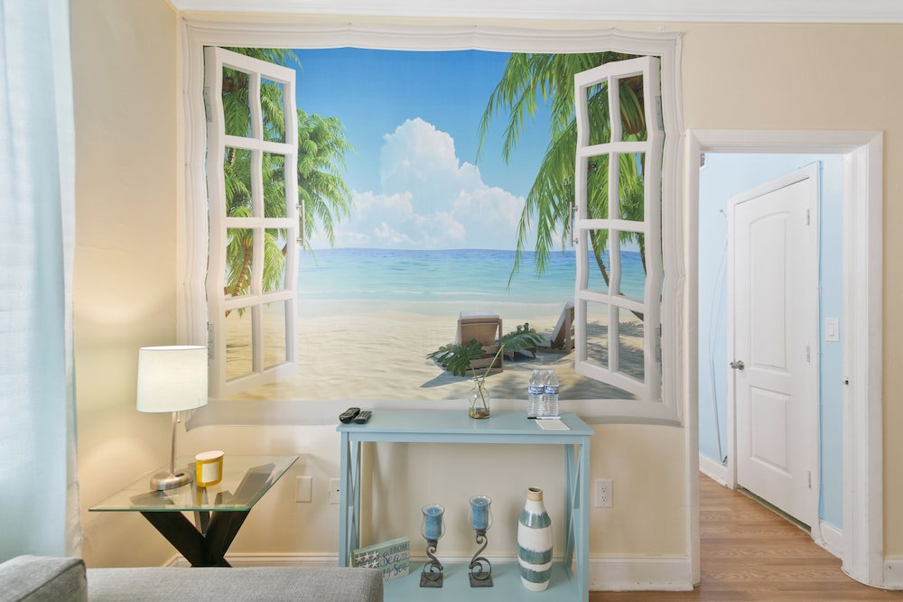 2 Bedroom Deluxe Apt On Collins Ave - thumb 2