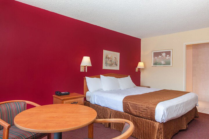 Americas Best Value Inn & Suites Bakersfield Central - thumb 6