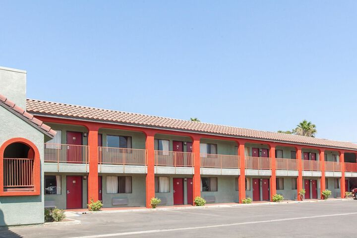 Americas Best Value Inn & Suites Bakersfield Central - thumb 1