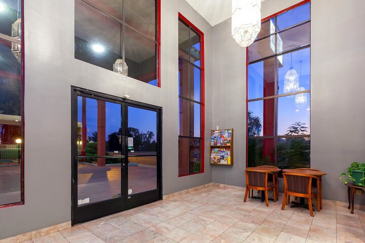 Americas Best Value Inn & Suites Bakersfield Central - thumb 3