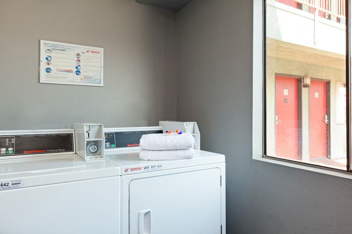 Americas Best Value Inn & Suites Bakersfield Central - thumb 7