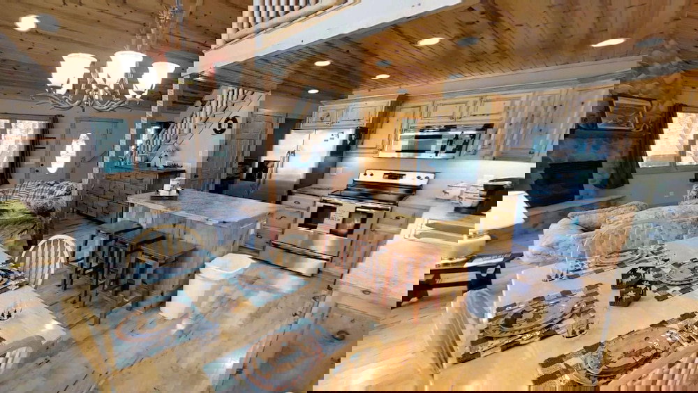 Lakefront Hideaway - thumb 3