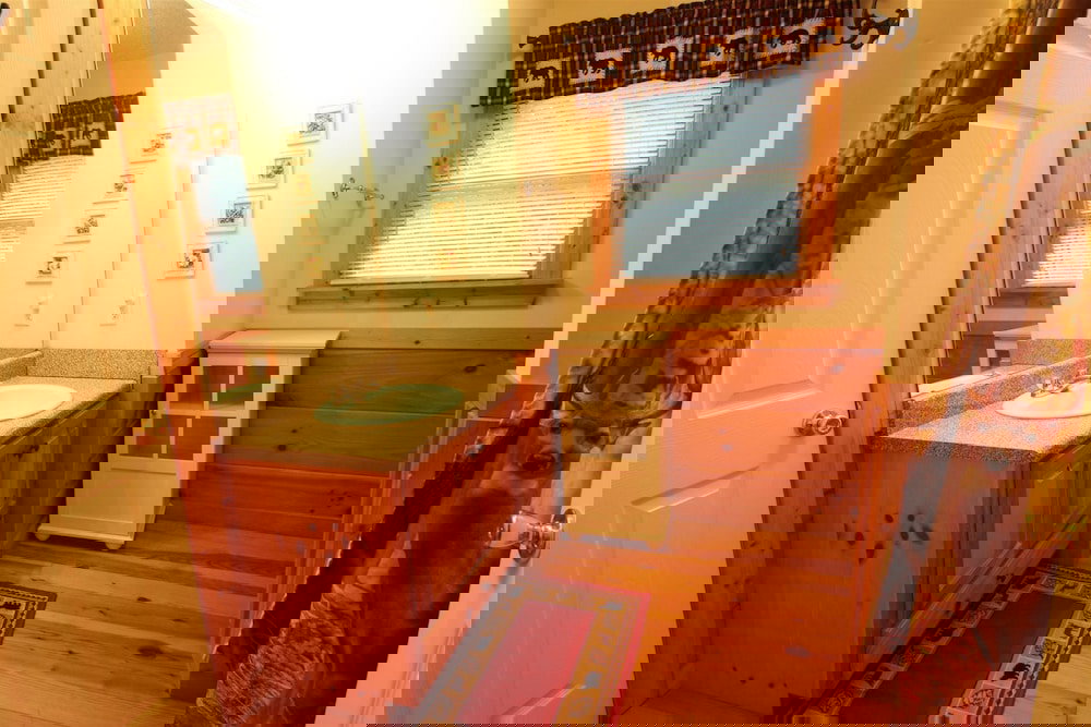 Laughing Bear Cabin - thumb 3