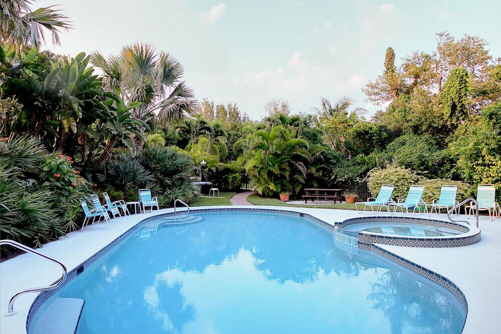 Ark-captiva Beach Villas - thumb 0