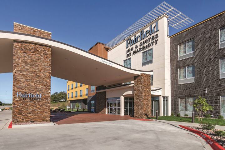 Fairfield Inn & Suites By Marriott Kansas City Shawnee - thumb 1