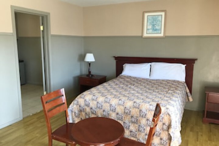 Sunshine Village Motel - thumb 0