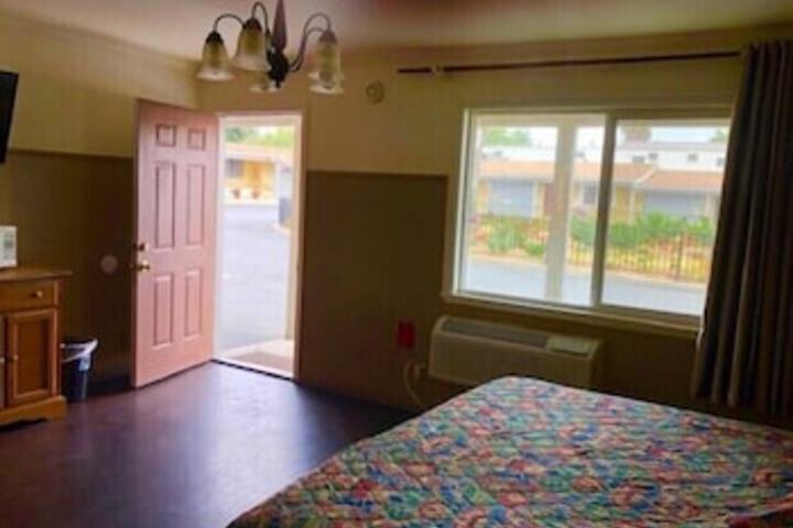 Sunshine Village Motel - thumb 2