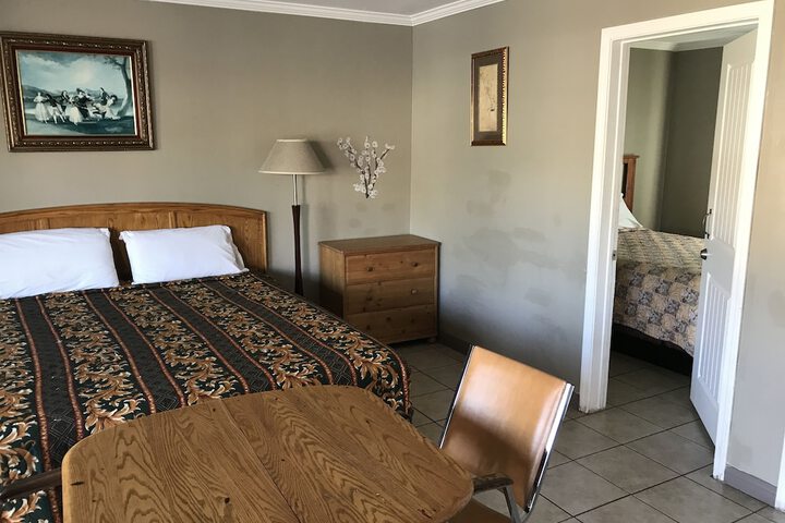 Sunshine Village Motel - thumb 3