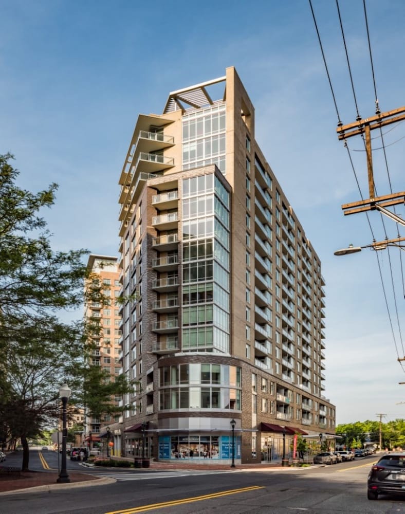 Bluebird Suites Near Chevy Chase - thumb 1