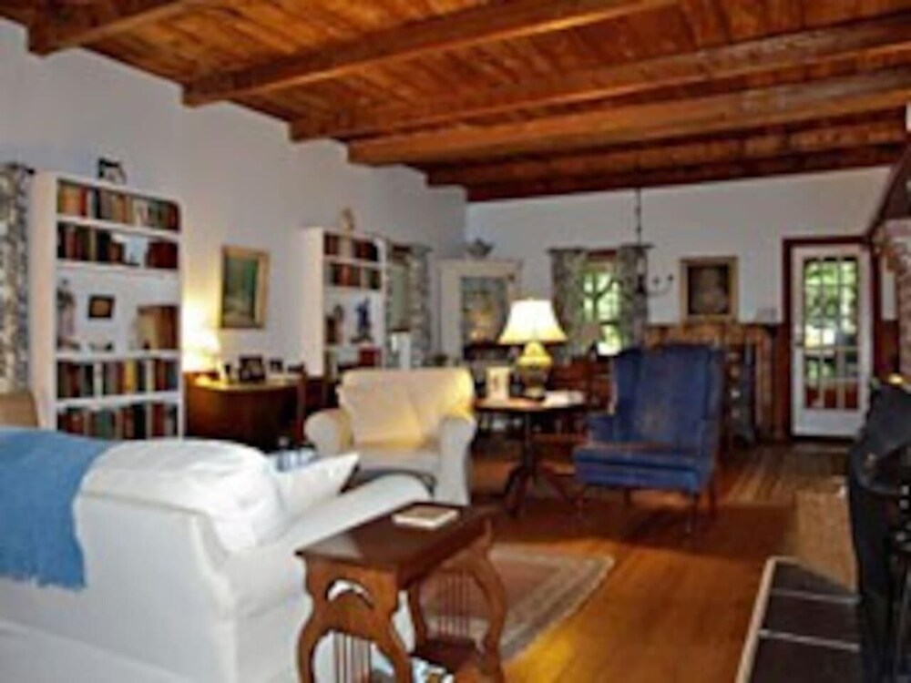 1900 Hilltop Bongalow - thumb 2