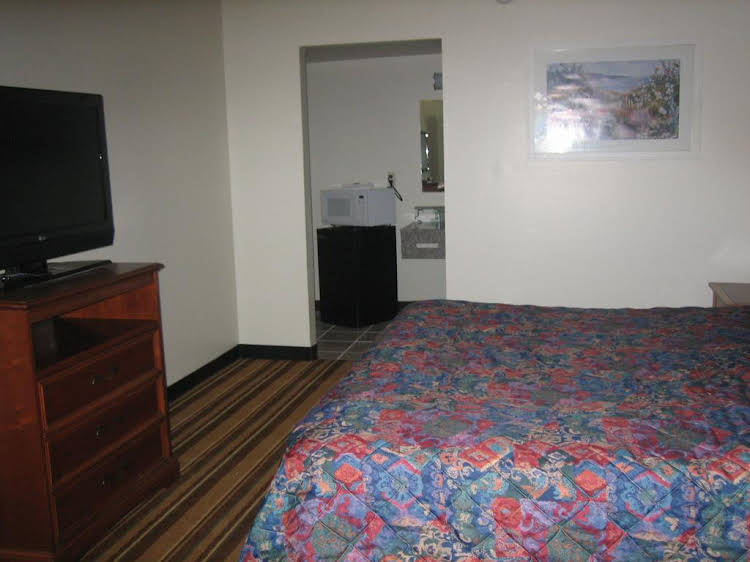 Best Interstate Inn - thumb 1