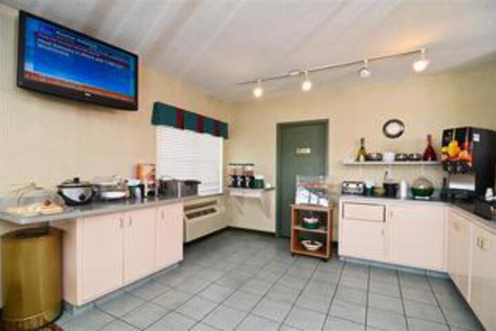 Raintree Inn