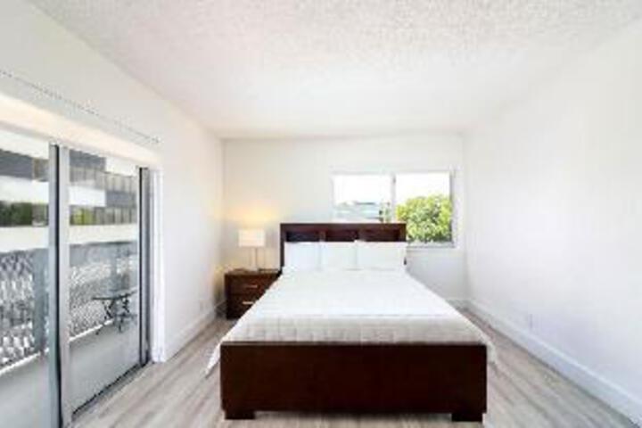 Spacious Apartment With Marina Views - thumb 4