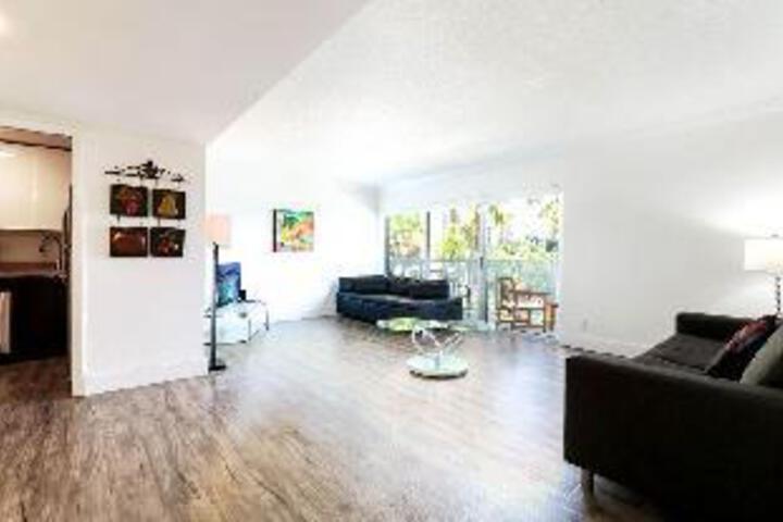 Spacious Apartment With Marina Views - thumb 3