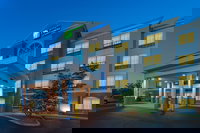 Holiday Inn Express Hotel  Suites Woodbridge an IHG Hotel