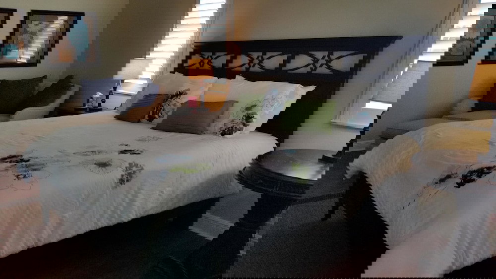 1261 Laurel Ct - thumb 1