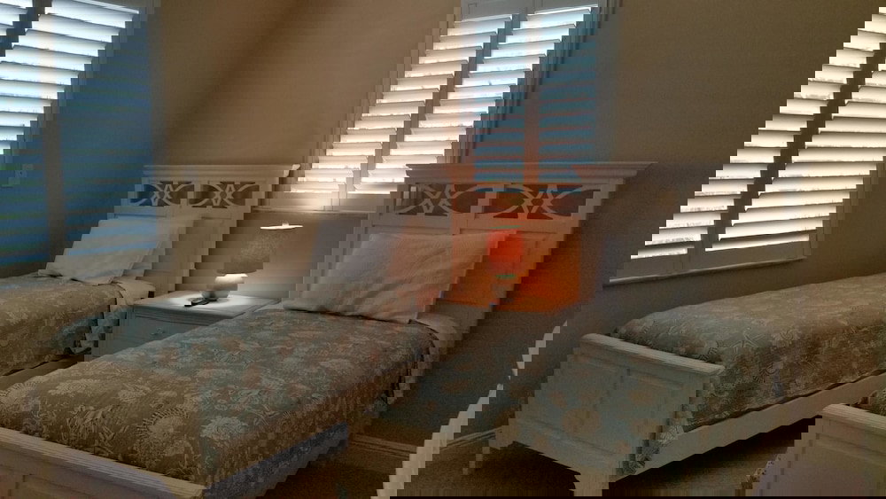 1261 Laurel Ct - thumb 2