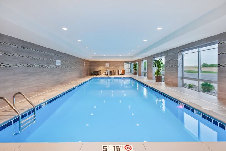 Holiday Inn Express & Suites Grand Rapids Airport - South, An IHG Hotel - thumb 2