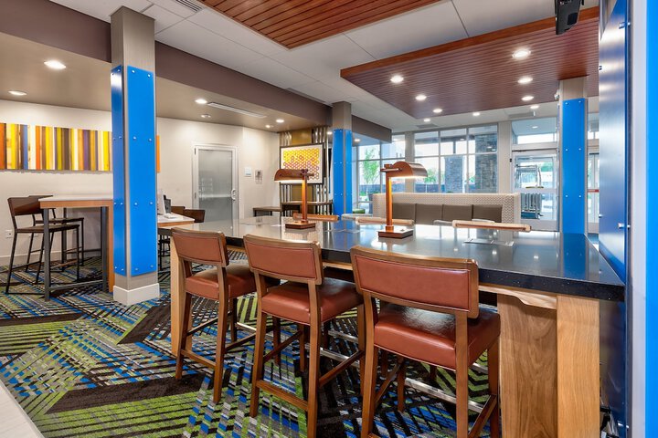 Holiday Inn Express & Suites Grand Rapids Airport - South, An IHG Hotel - thumb 6
