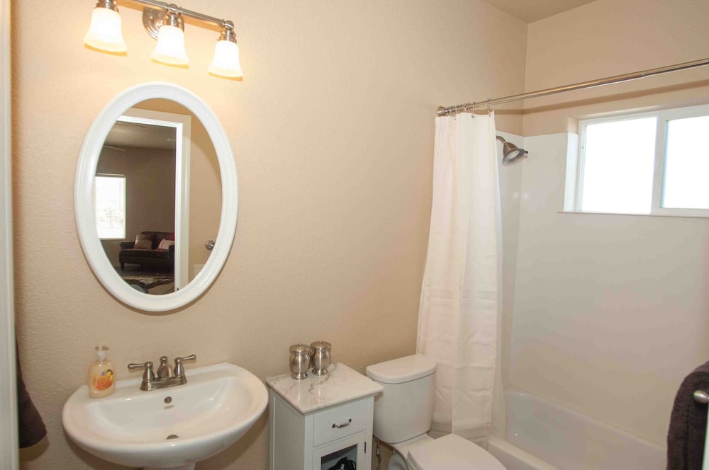 Horse Shoe Court Vacation Rental - thumb 4