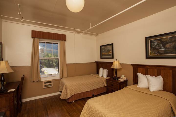 Many Glacier Hotel - Inside The Park - thumb 4