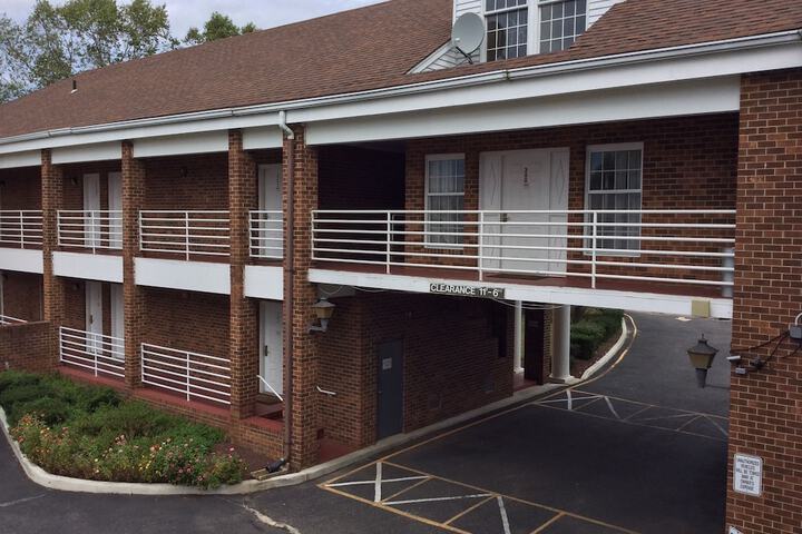 Village Inn - thumb 2