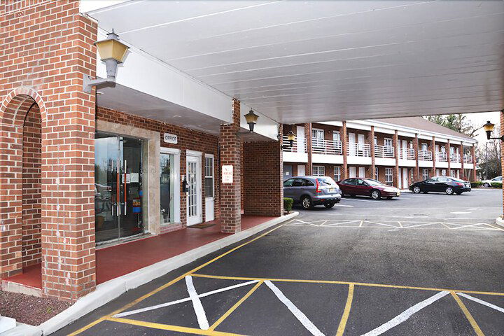 Village Inn - thumb 1