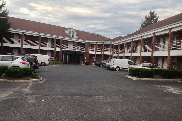 Village Inn - thumb 3