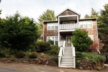 Pacific Star 4 Br Home By RedAwning - thumb 0