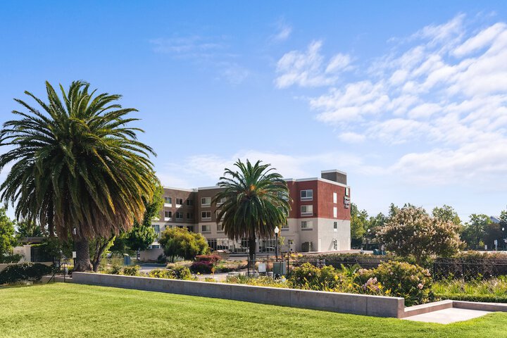 Holiday Inn Express & Suites Suisun City, An IHG Hotel - thumb 1