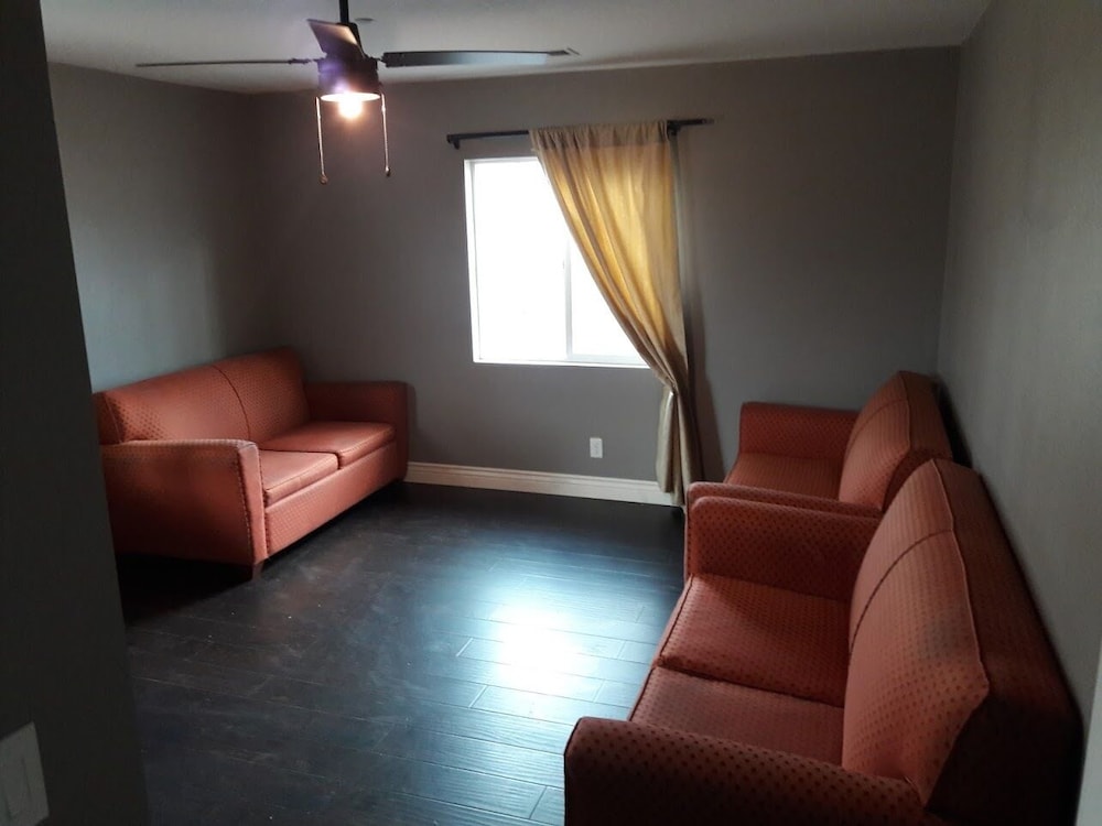 Lancaster Embassy - thumb 2