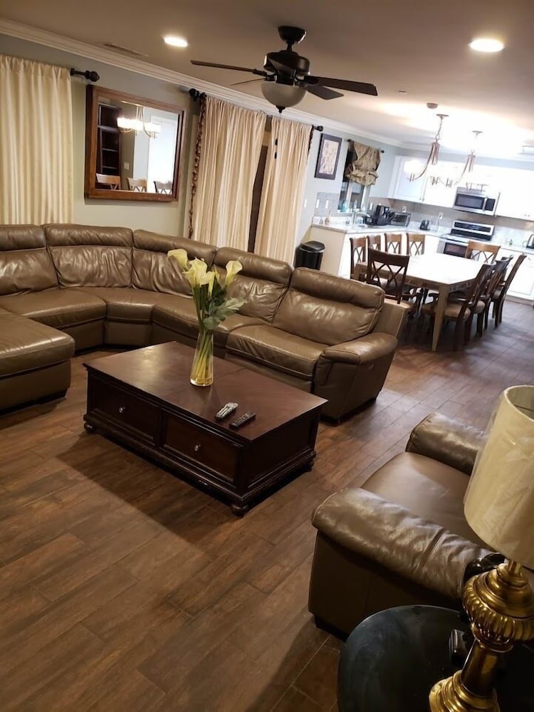 Lancaster Embassy - thumb 3